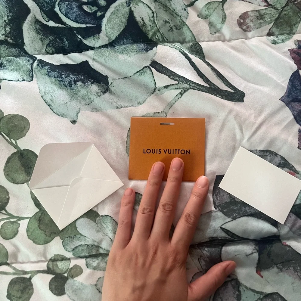 Louis Vuitton‎ gift tag